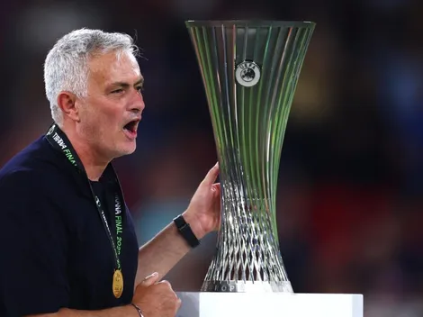 Mou se tatúa sus tres títulos europeos: "Soy el único que puede tenerlo"