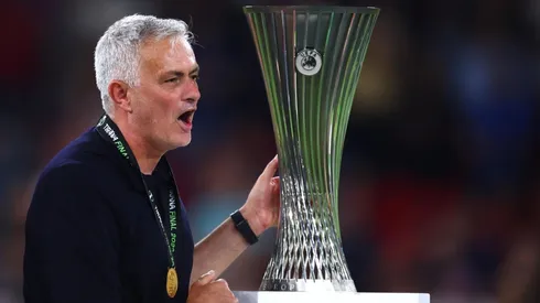 Mou se hizo un tatuaje para inmortalizar en su piel los tres títulos europeos que ha conseguido.