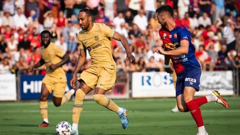Aubameyang marcó el primer gol de la temporada para el Barcelona en el empate ante Olot