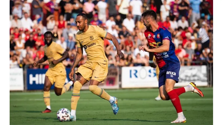 Aubameyang marcó el primer gol de la temporada para el Barcelona en el empate ante Olot
