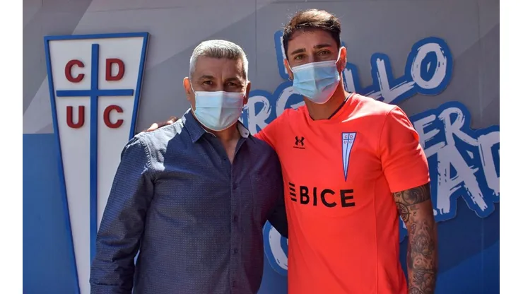 Fernando Zampedri y el Beto Acosta en el campo de entrenamiento de la UC