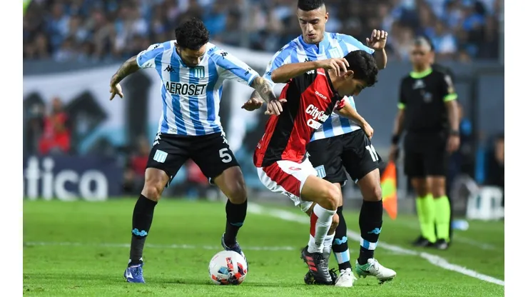 Eugenio Mena fue titular todo el partido contra Newells la fecha pasada