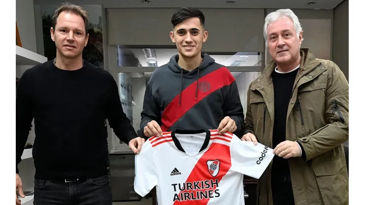 Pablo Solari firmó como nuevo futbolista de River Plate.