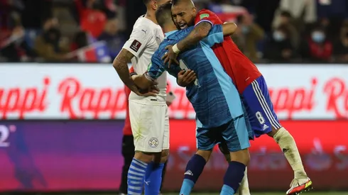 Vidal lidera la lista de máximos ganadores chilenos con 23 títulos, uno más que Bravo.