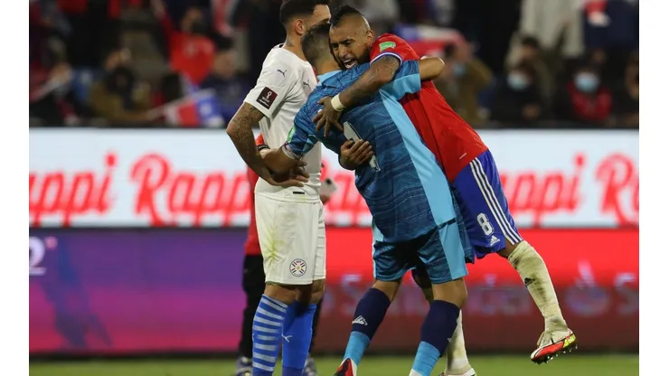Vidal lidera la lista de máximos ganadores chilenos con 23 títulos, uno más que Bravo.