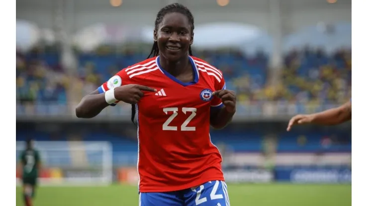 Mary Valencia anotó su primer gol por la adulta de Chile.