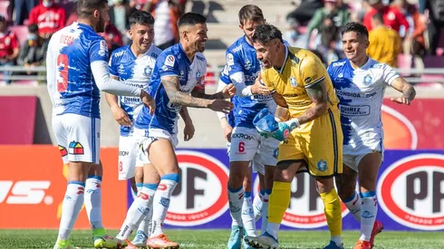 Diego Sánchez celebra con fervor el penal que le atajó a Federico Andrada en la victoria de Deportes Antofagasta a Deportes La Serena.