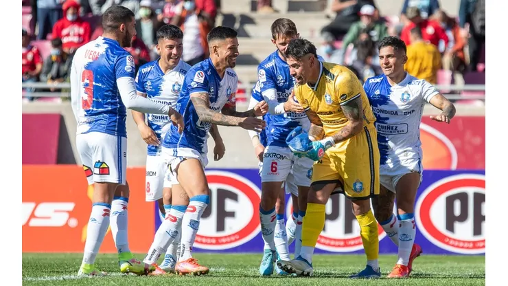 Diego Sánchez celebra con fervor el penal que le atajó a Federico Andrada en la victoria de Deportes Antofagasta a Deportes La Serena.
