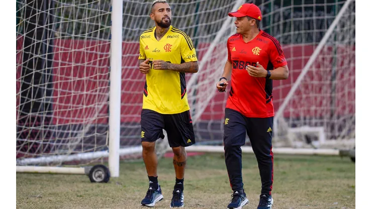 Arturo Vidal se acerca a su debut en el Flamengo.