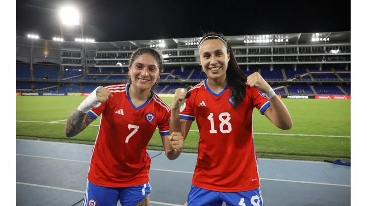 Yenny Acuña (7) y Camila Sáez (18), las goleadoras que tuvo Chile en la victoria ante Ecuador. Foto: Javiera Mera | Comunicaciones ANFP.