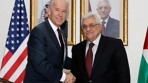 Presidente de EEUU, Joe Biden junto a Presidente palestino, Mahmud Abbas