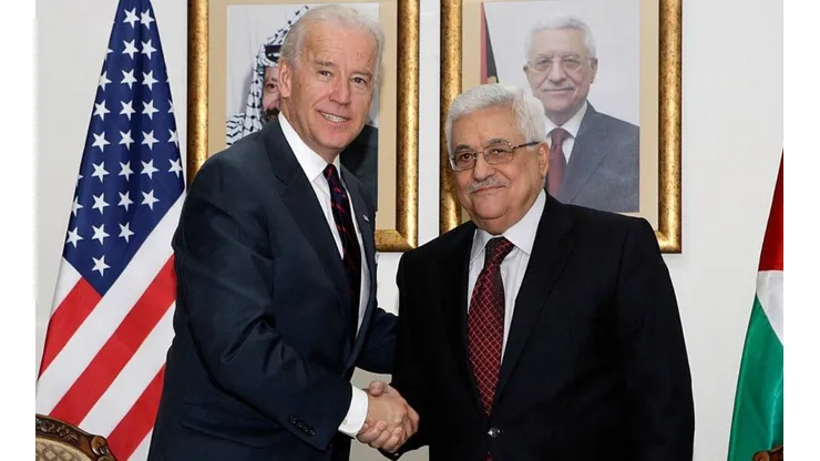 Presidente de EEUU, Joe Biden junto a Presidente palestino, Mahmud Abbas