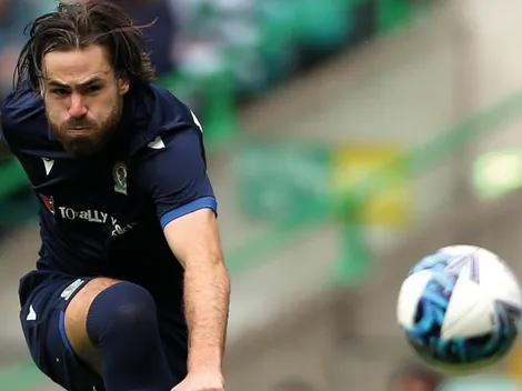 Ben Brereton anota de tiro libre para el Blackburn Rovers