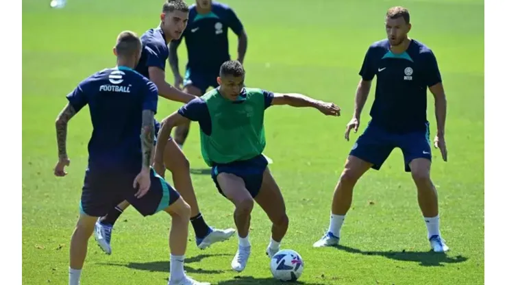 Alexis Sánchez no fue considerado pese a entrenar a la par de sus compañeros.