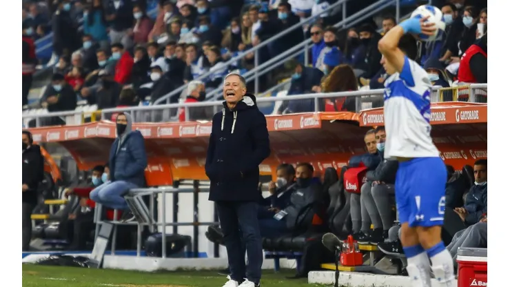 Holan sigue quemado con la suspensión del duelo ante Unión Española y lamenta la partida de Valencia.