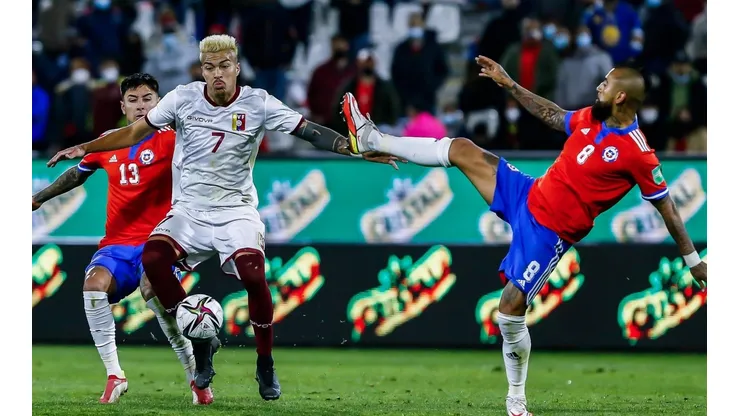 Erick Pulgar puede sumarse a Arturo Vidal en el mediocampo de Flamengo.