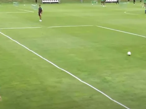 Bravo prueba con pelotazo de arco a arco y le pega al travesaño