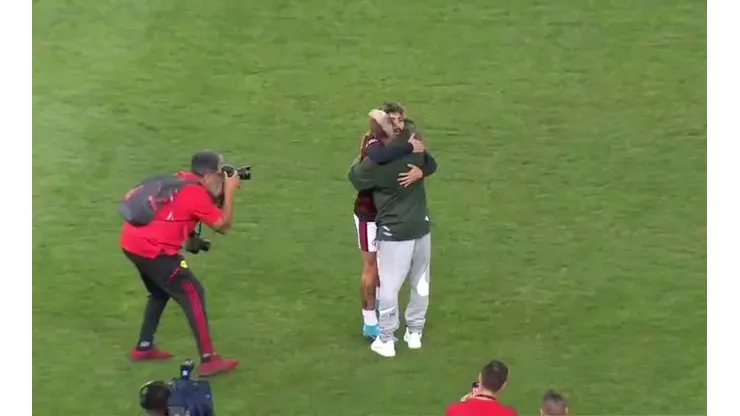 Gabigol fue el primero en acercarse a Vidal en el Maracaná