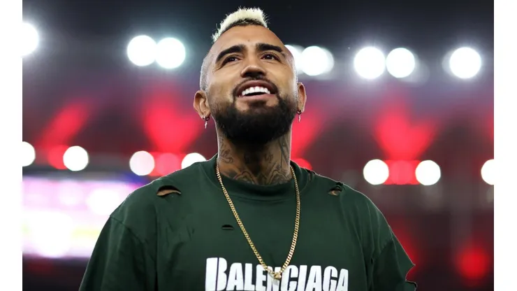 Arturo Vidal recibiendo una ovación en el Maracaná antes del partido de Flamengo ante Atlético Mineiro.
