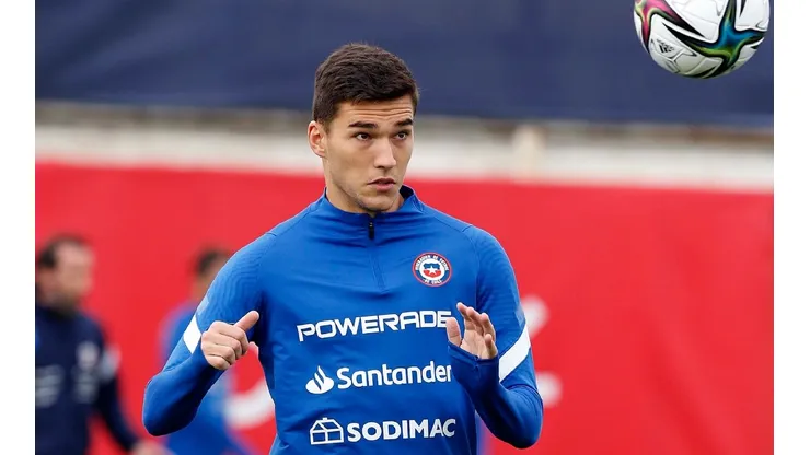 Robbie Robinson en una práctica de la Roja en Juan Pinto Durán.
