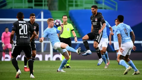 Houssem Aouar en un partido de los cuartos de final de la Champions League 2019-2020: el Lyon eliminó al Manchester City.