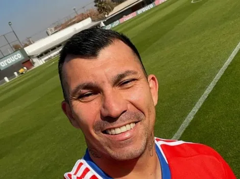 Gary modela nueva camiseta de la Roja con arenga a sus compañeros