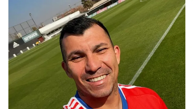 Gary Medel fue el modelo de la nueva camiseta de la Roja