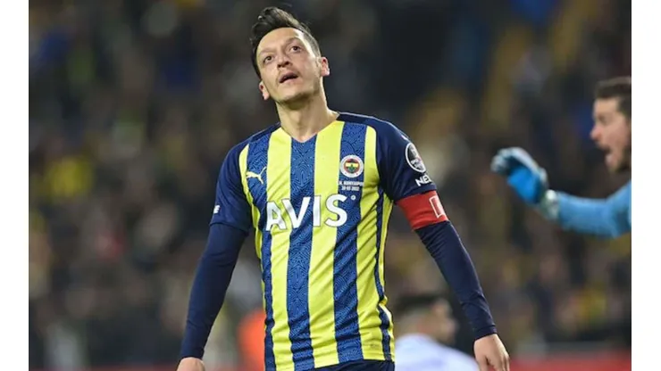 Ozil no seguirá siendo jugador del Fenerbahce
