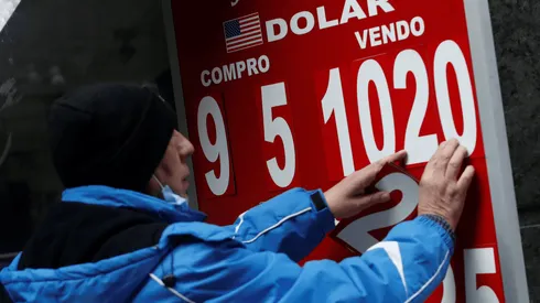 Dólar sigue al alza y alcanza valor del Euro y la Libra esterlina