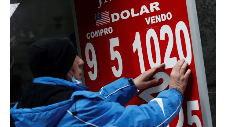 Dólar sigue al alza y alcanza valor del Euro y la Libra esterlina