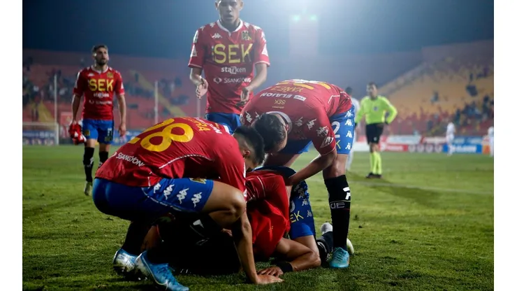 Unión Española celebra el gol agónico ante Unión La Calera en el estadio Santa Laura.