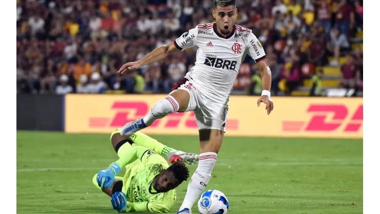 Alexander Domínguez jugó por el Tolima ante el Flamengo en los octavos de final de ida en la Copa Libertadores.