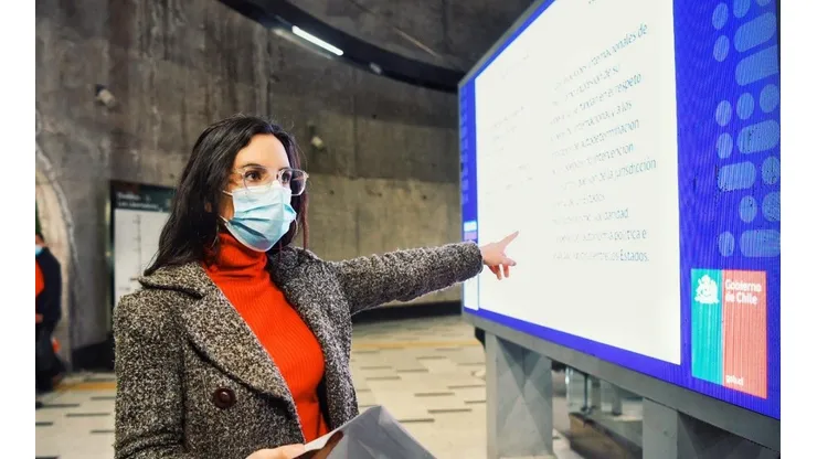 Ministra inaugura 100 pantallas móviles