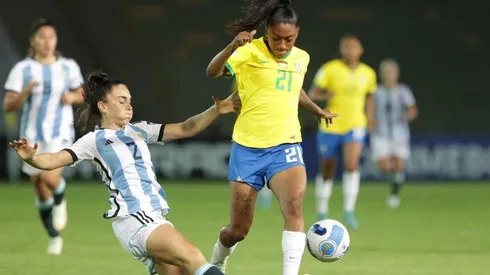 Argentina cayó goleada 4 a 0 en su debut