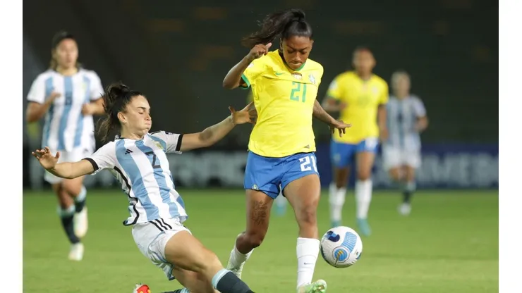 Argentina cayó goleada 4 a 0 en su debut