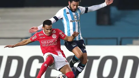 Se espera que Eugenio Mena sea titular en el Clásico de Avellaneda