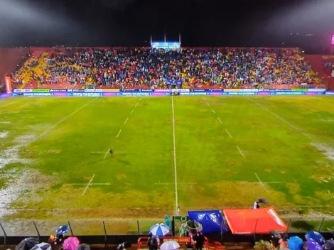 ¿Se podrá usar el lunes? Así luce la cancha hispana tras el rugby y la lluvia