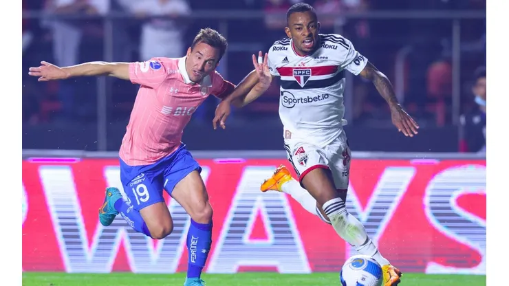 Holan y un golpe de realidad: el fútbol chileno está lejos para competir a nivel continental.