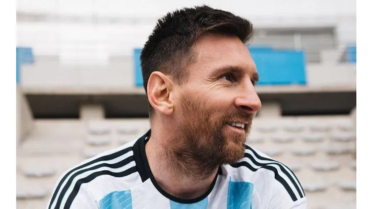 Messi fue el modelo para presentar la nueva camiseta trasandina