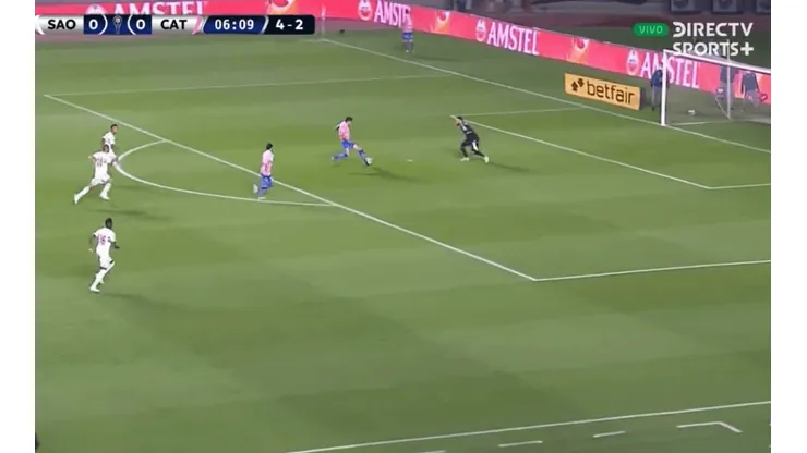 ¡Para qué te traje, Pollo Valencia! Farra de la UC comenzando la revancha contra Sao Paulo.