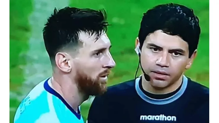 Claudio Ríos junto a Lionel Messi
