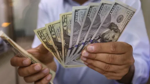 ¿Cómo afecta a los chilenos el aumento del precio del dólar?