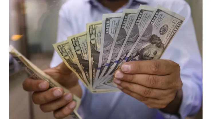 ¿Cómo afecta a los chilenos el aumento del precio del dólar?