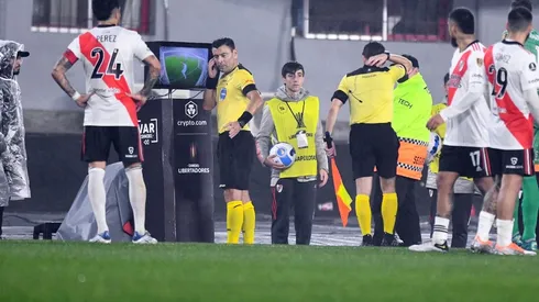 El experto ÁrbitroInternacional explica por qué Tobar pudo anular el polémico gol del River pese a que el VAR no apareció del todo claro.