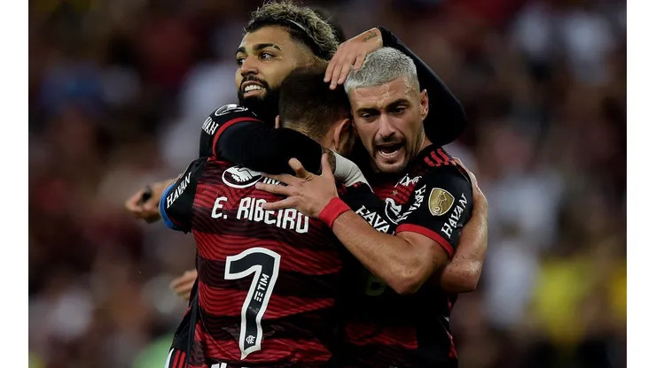 Gabriel Barbosa y Everton Ribeiro, dos de los cracks que recibirán a Arturo Vidal en el Flamengo.
