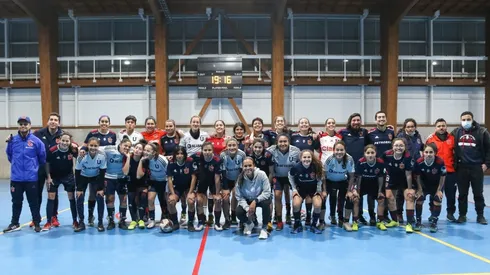 Los dos equipos compartieron una fotografía para demostrar que todas son la U.