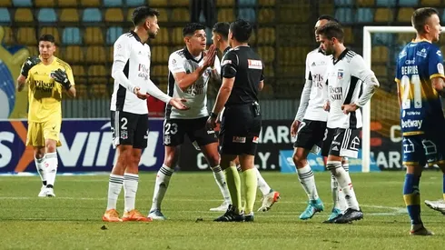 Esteban Pavez le reclama al Felipe González, pero el informe del réferi es taante.