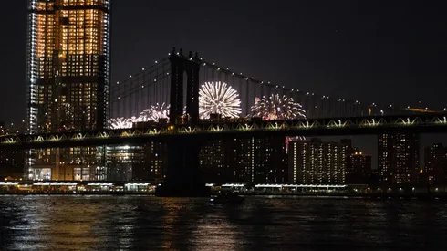 ¿Dónde y a qué hora puedo ver online el espectáculo de fuegos artificiales en Nueva York?