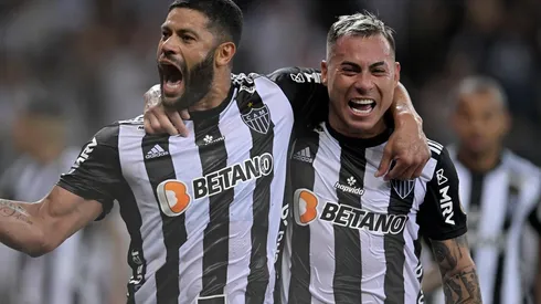 Eduardo Vargas se creó un penal y el Atlético Mineiro se metió en cuartos de final de Libertadores