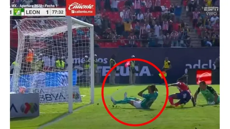 Byron Castillo tras marcar en su propia puerta